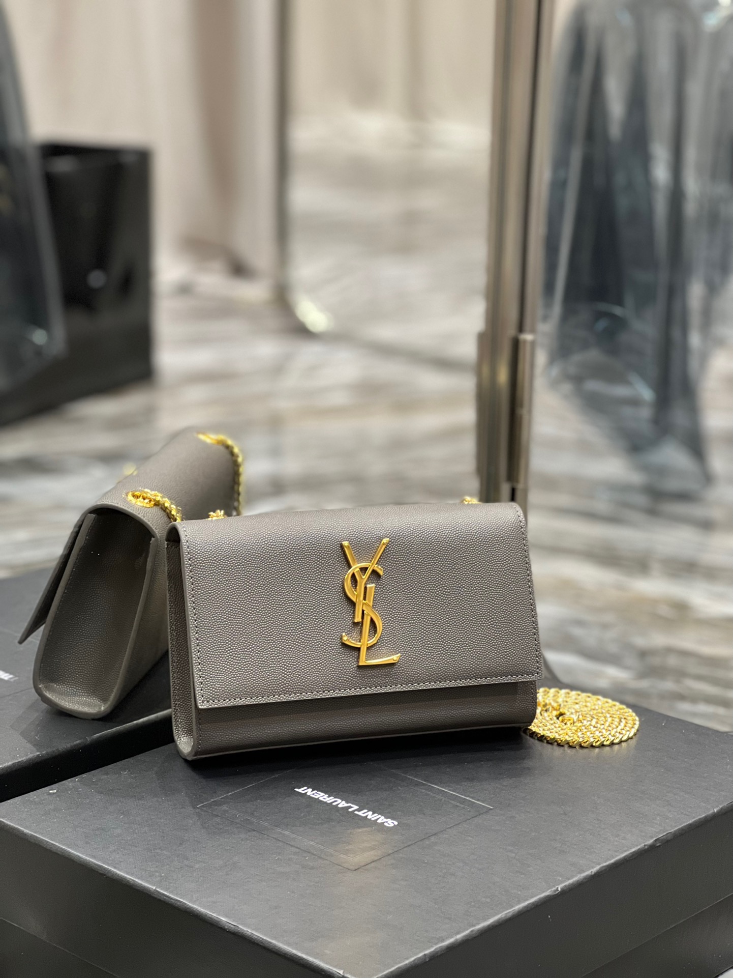 Handbags SAINT LAURENT 469390 size 20x13.5x5.5 cm - vstockx