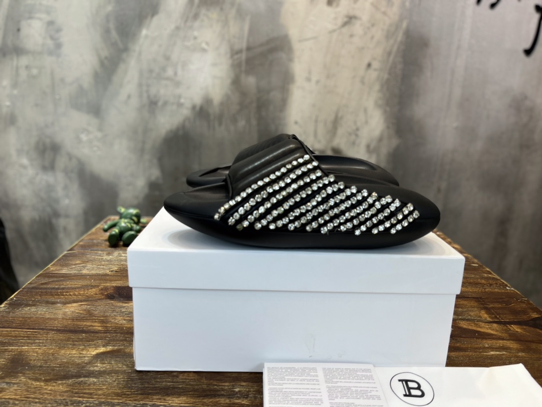 Balmain Quilted leather B-IT mules 7 - vstockx