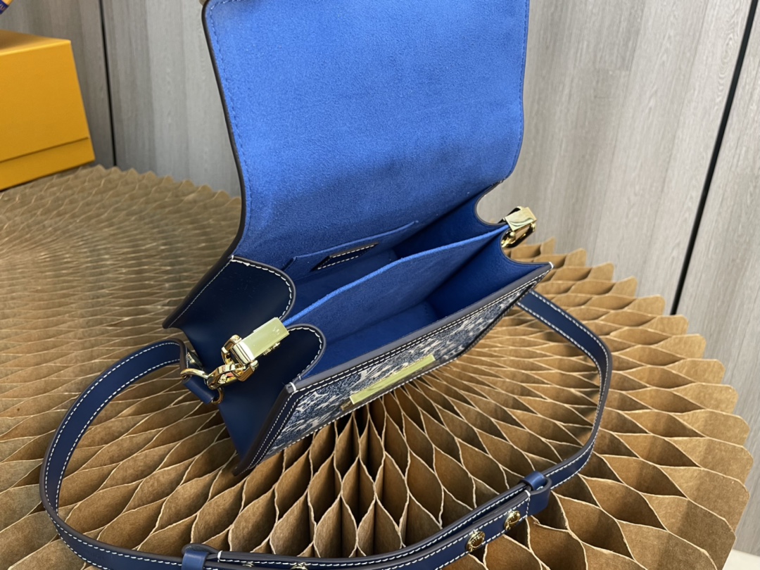 Handbag Louis Vuitton M59716 size 20 x 15 x 9 cm - vstockx