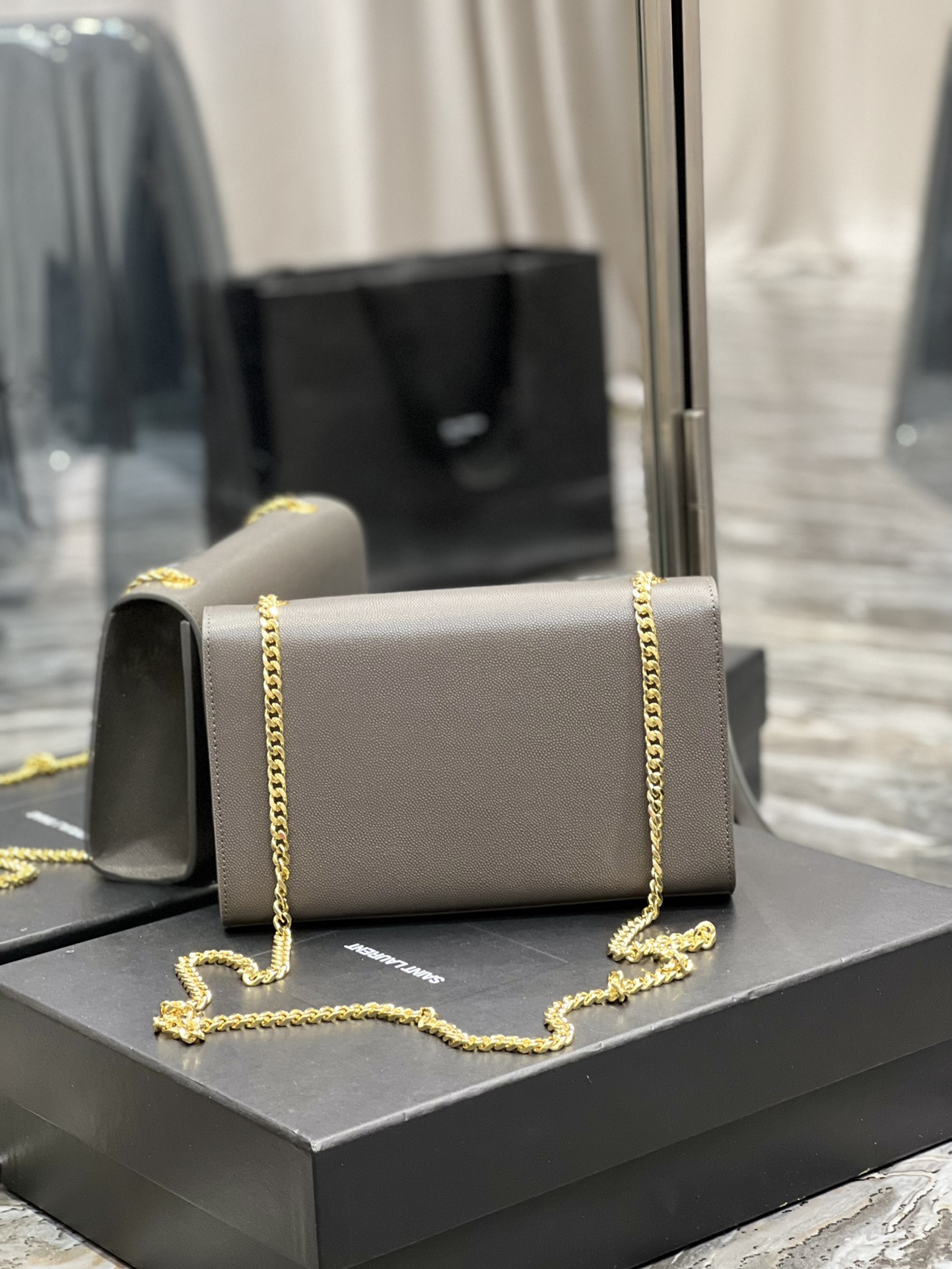 Handbags SAINT LAURENT 364021 size 24x14.5x5 cm - vstockx