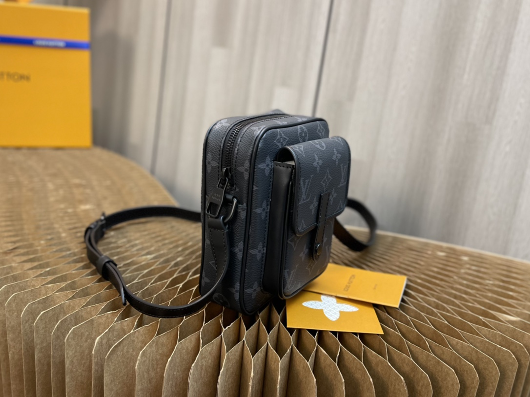 Handbag Louis Vuitton M69404 size 15x17x8 CM - vstockx