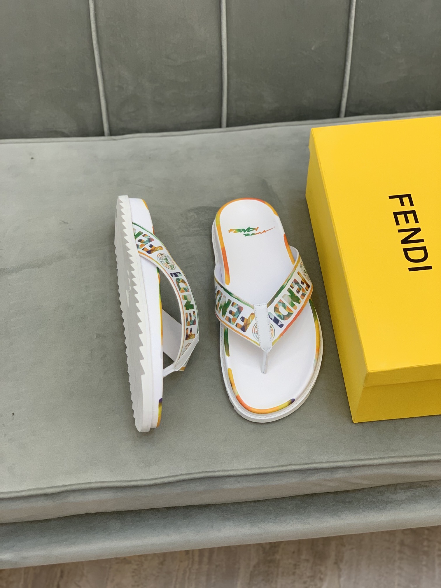 Fendi Slides 8 - vstockx