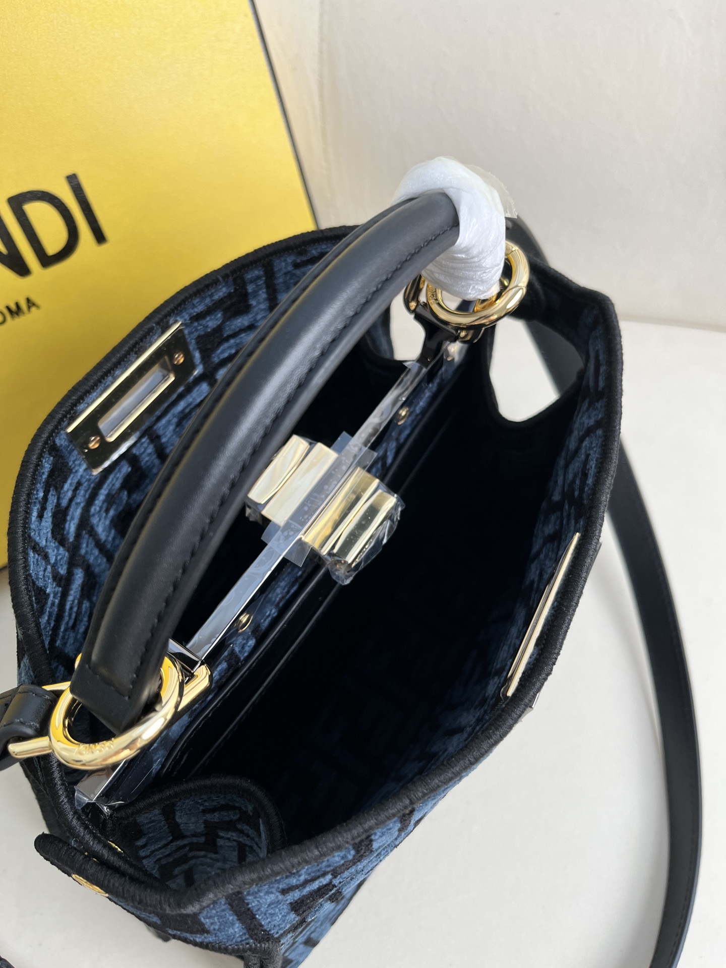 handbags FENDI 0229 size:27*21*11cm - vstockx