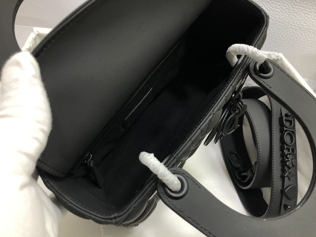 Handbag Dior M0538 size 20*16.5*8 cm - vstockx