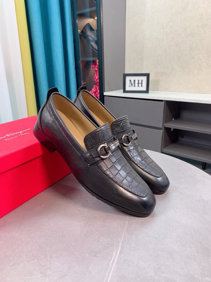 Salvatore Ferragamo Boots 35 - vstockx