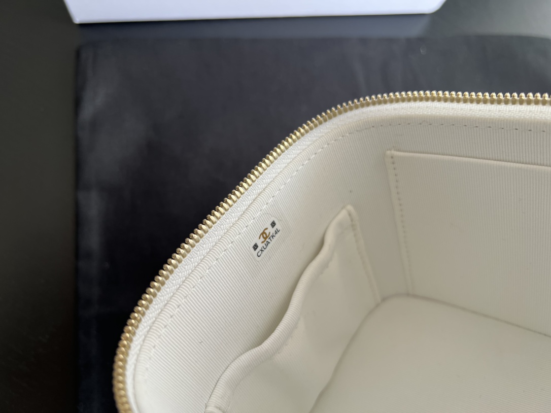 Handbag Chanel AP3016 size 11cmx11cmx11 cm - vstockx