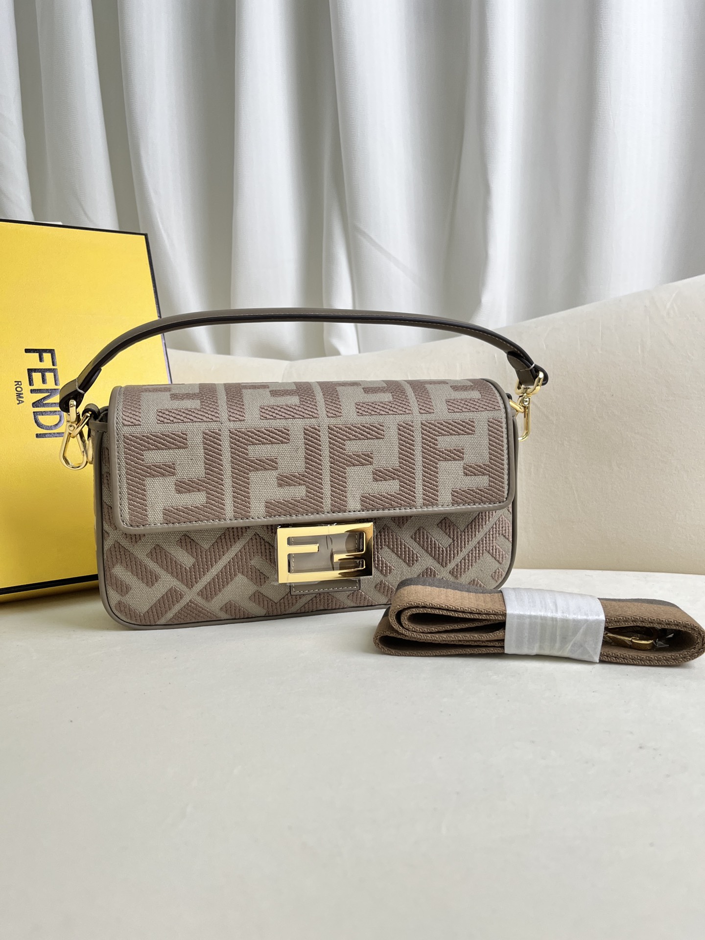 handbags FENDI 0159 size:26*5*15cm - vstockx
