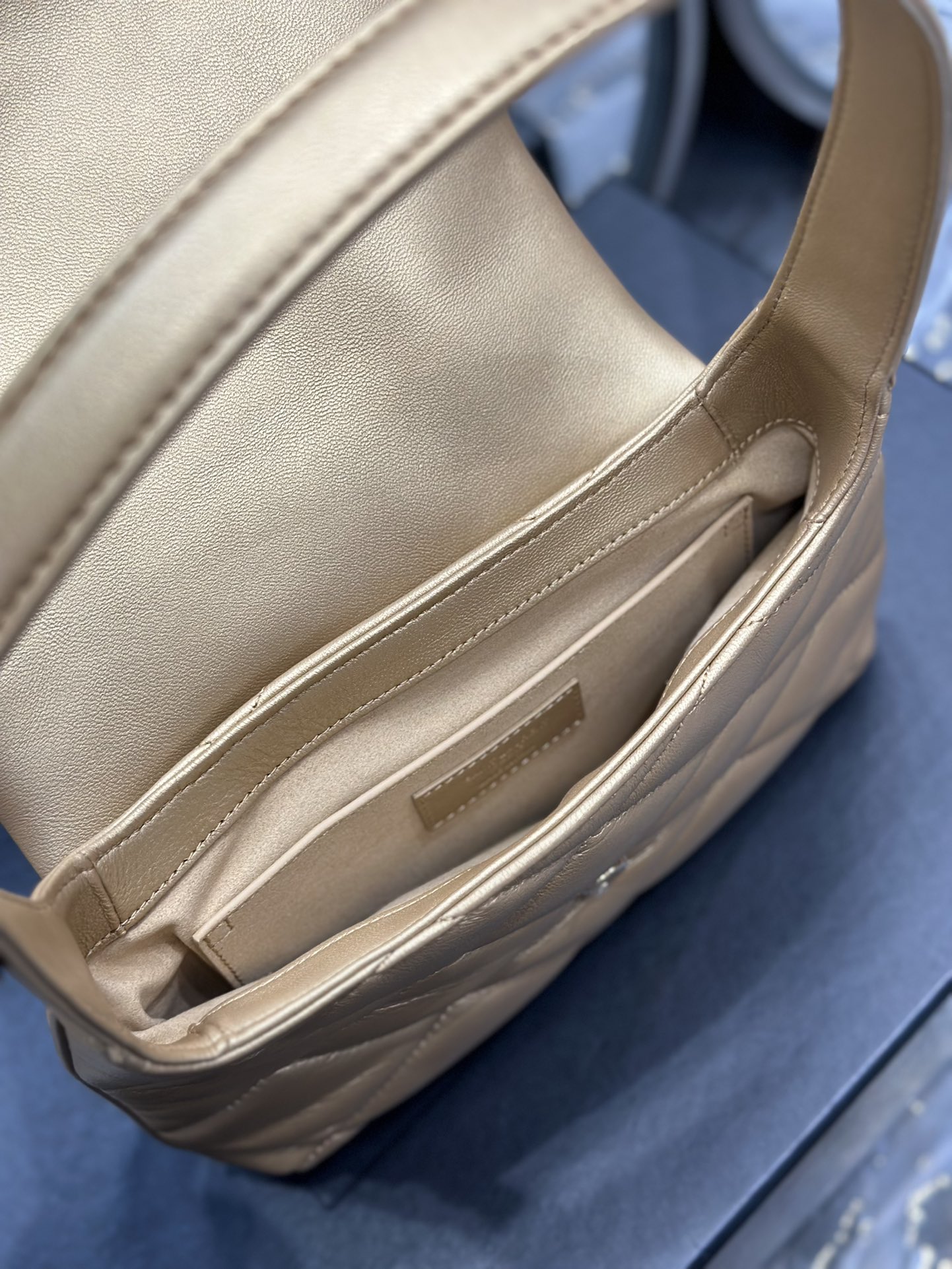 Handbags SAINT LAURENT 698567 size 24  18  5.5 cm - vstockx