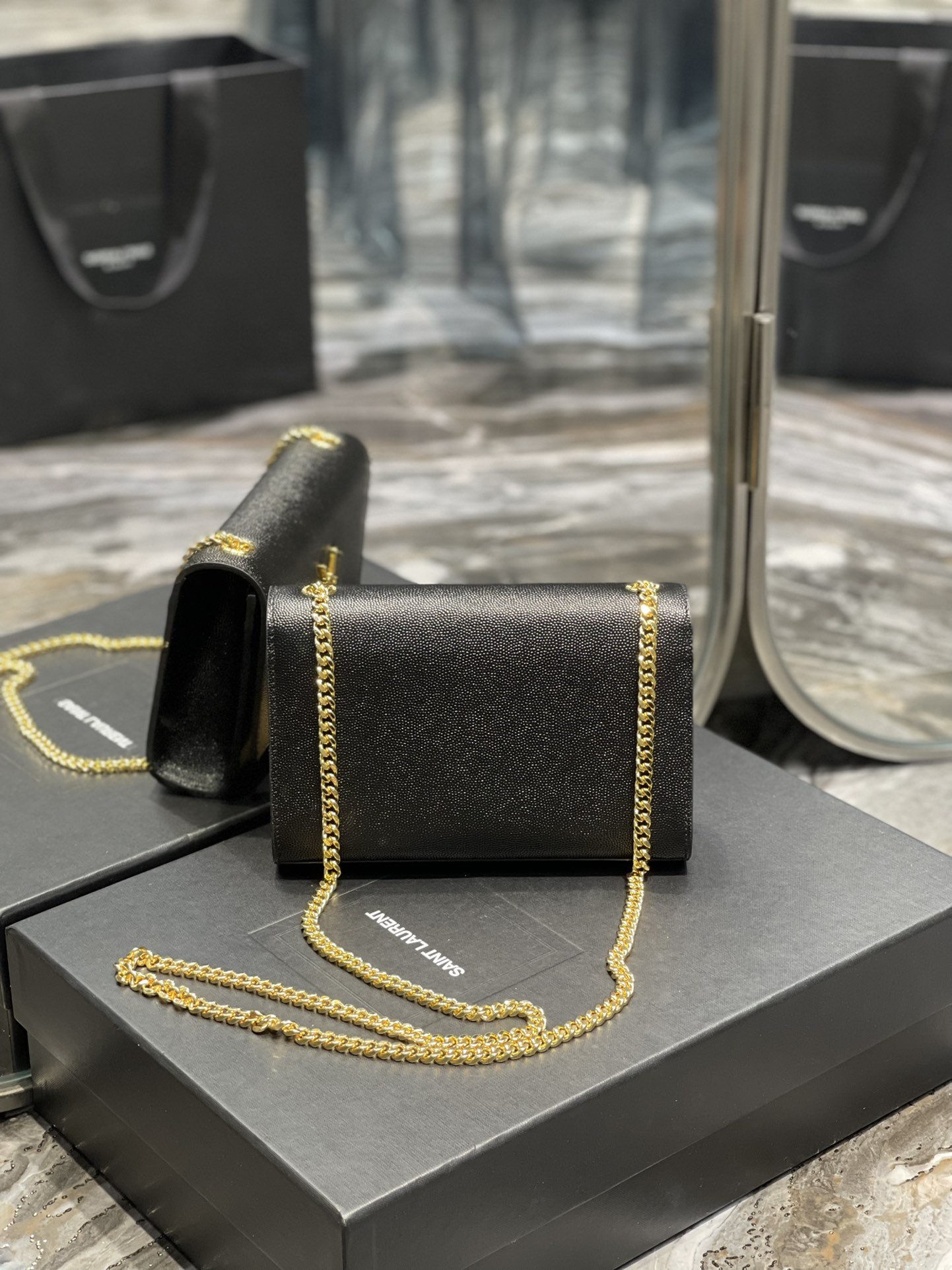 Handbags SAINT LAURENT 469390 size 20x13.5x5.5 cm - vstockx