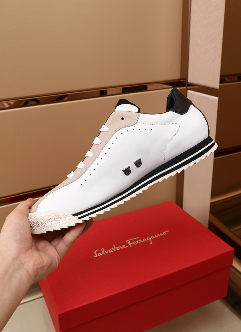 Salvatore Ferragamo Gancini Sneaker 18 - vstockx