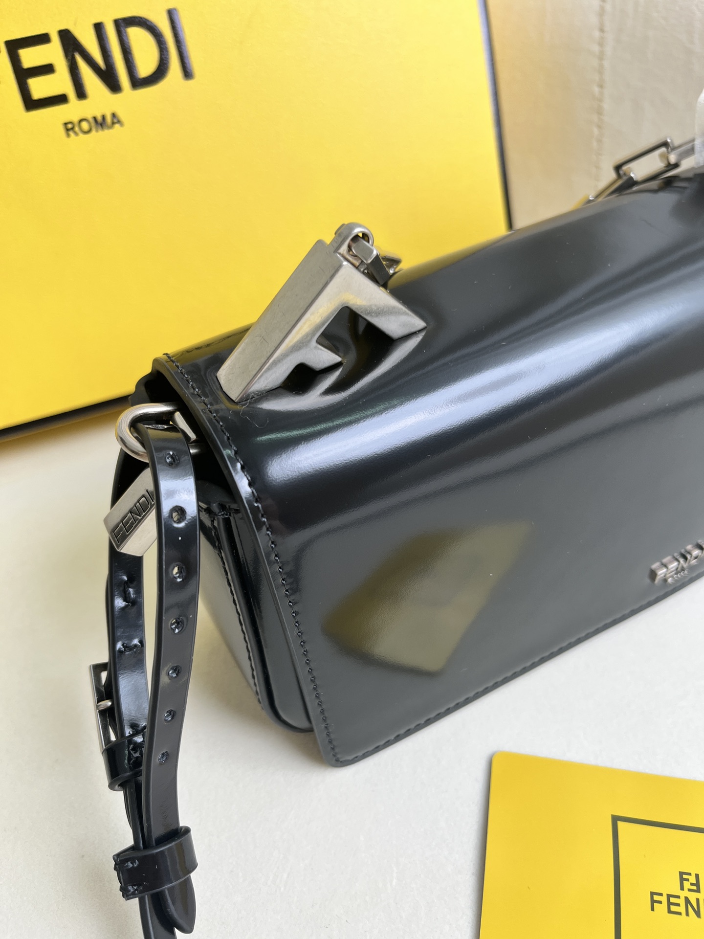 handbags FENDI 8605 size:23*13*7cm - vstockx