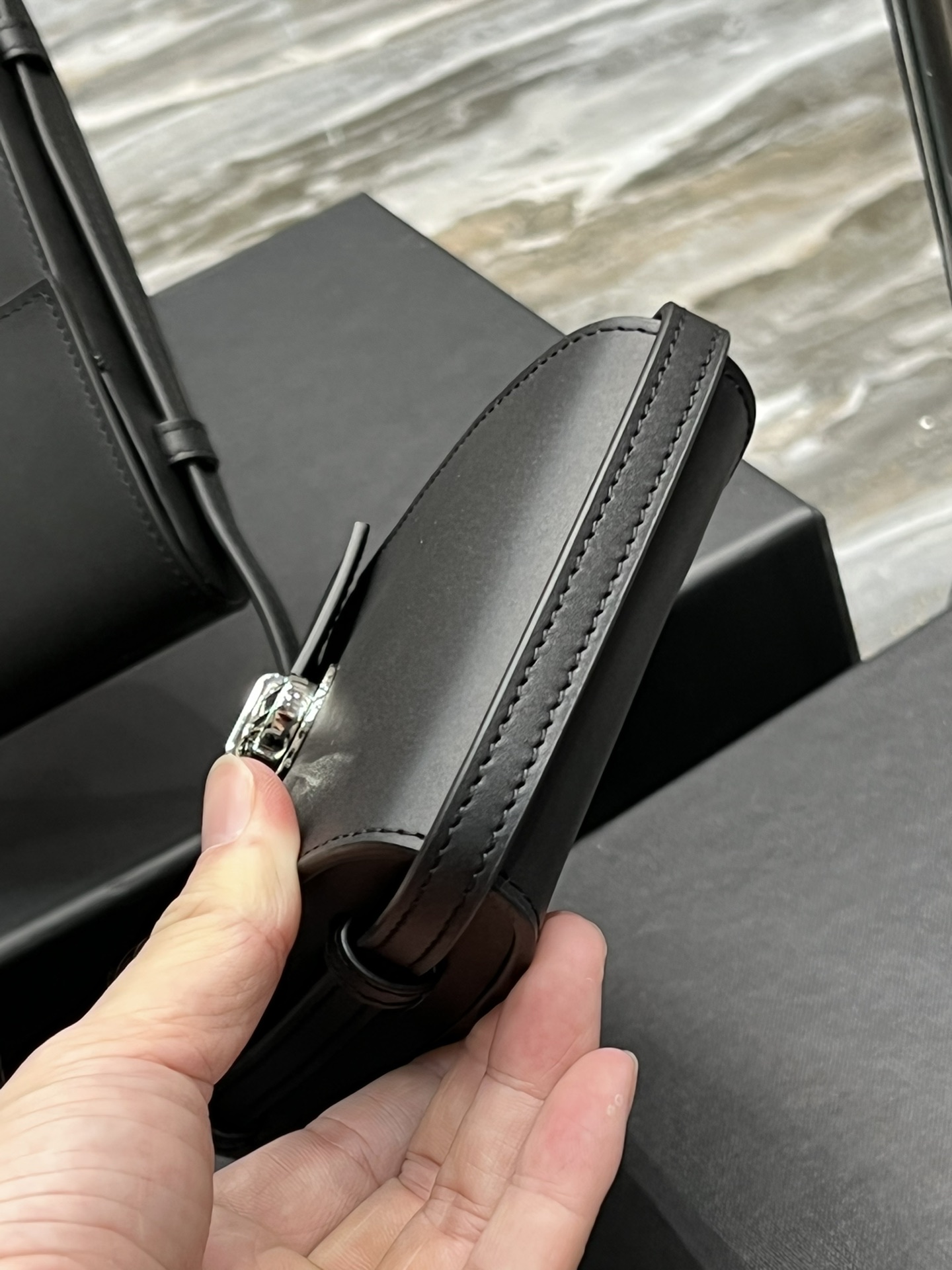 Handbags SAINT LAURENT 667718 size 9x3.5x18 cm - vstockx