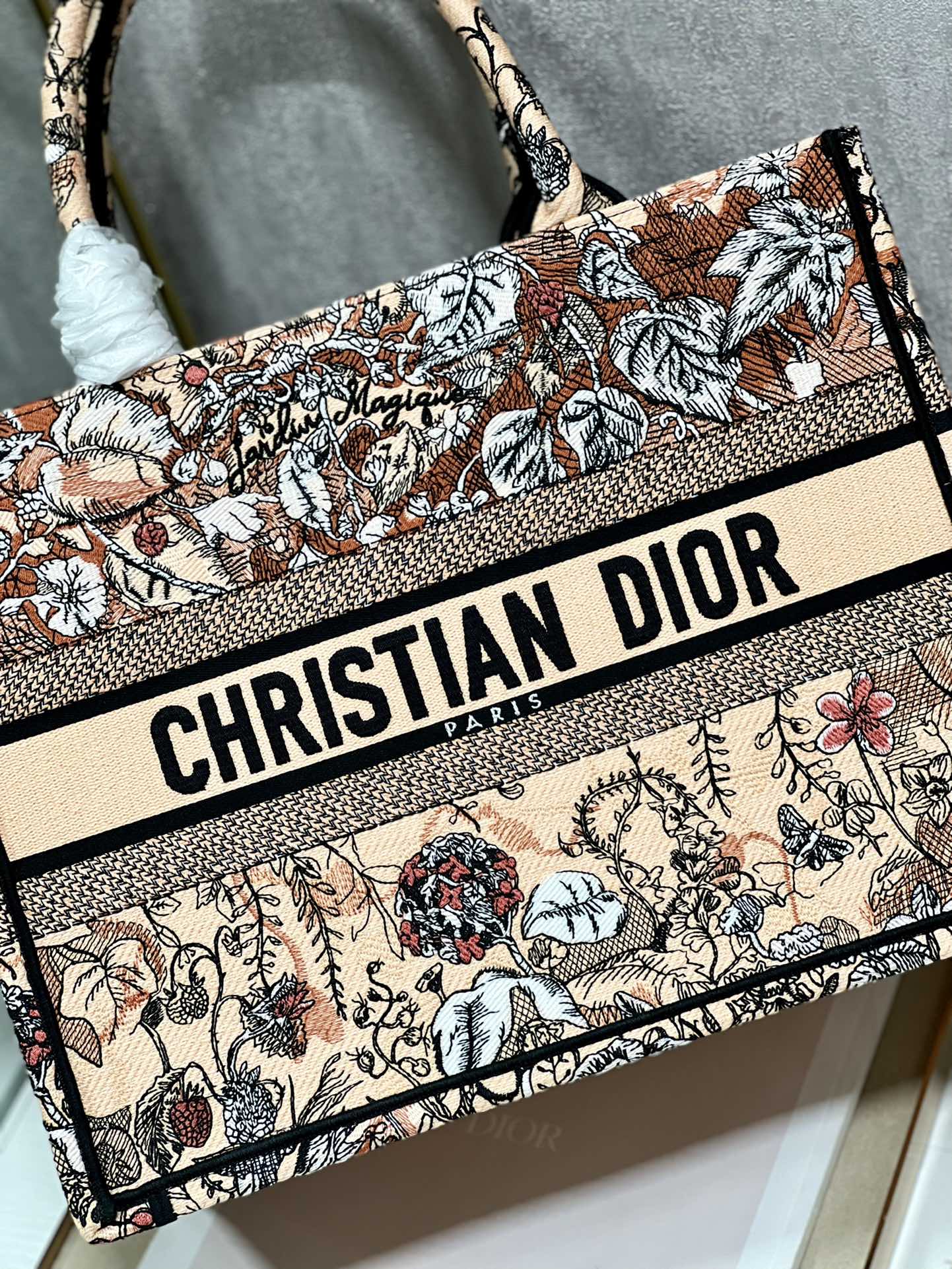 Handbag Dior 1286 size 36  28 cm - vstockx