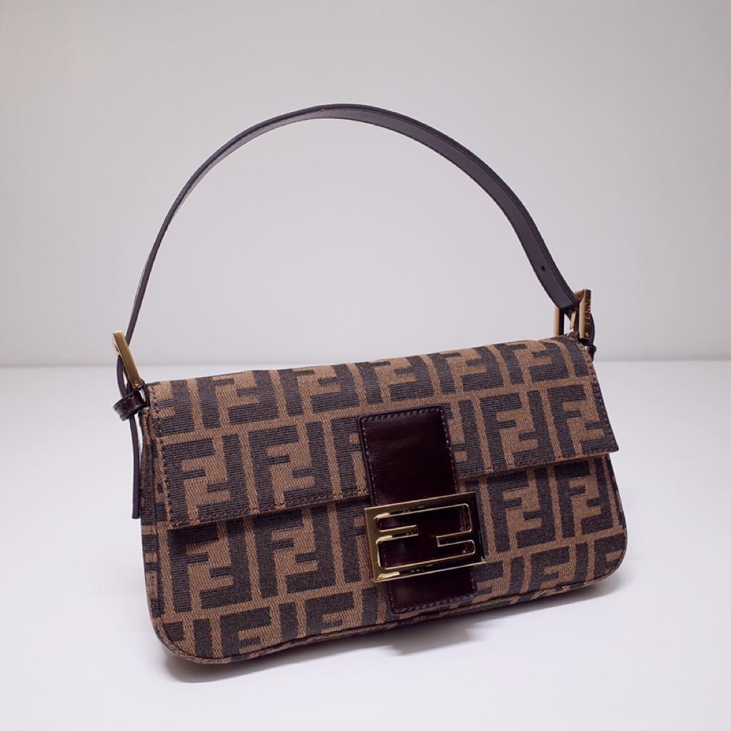 Handbag Burberry 6207 size 26*4*16cm - vstockx
