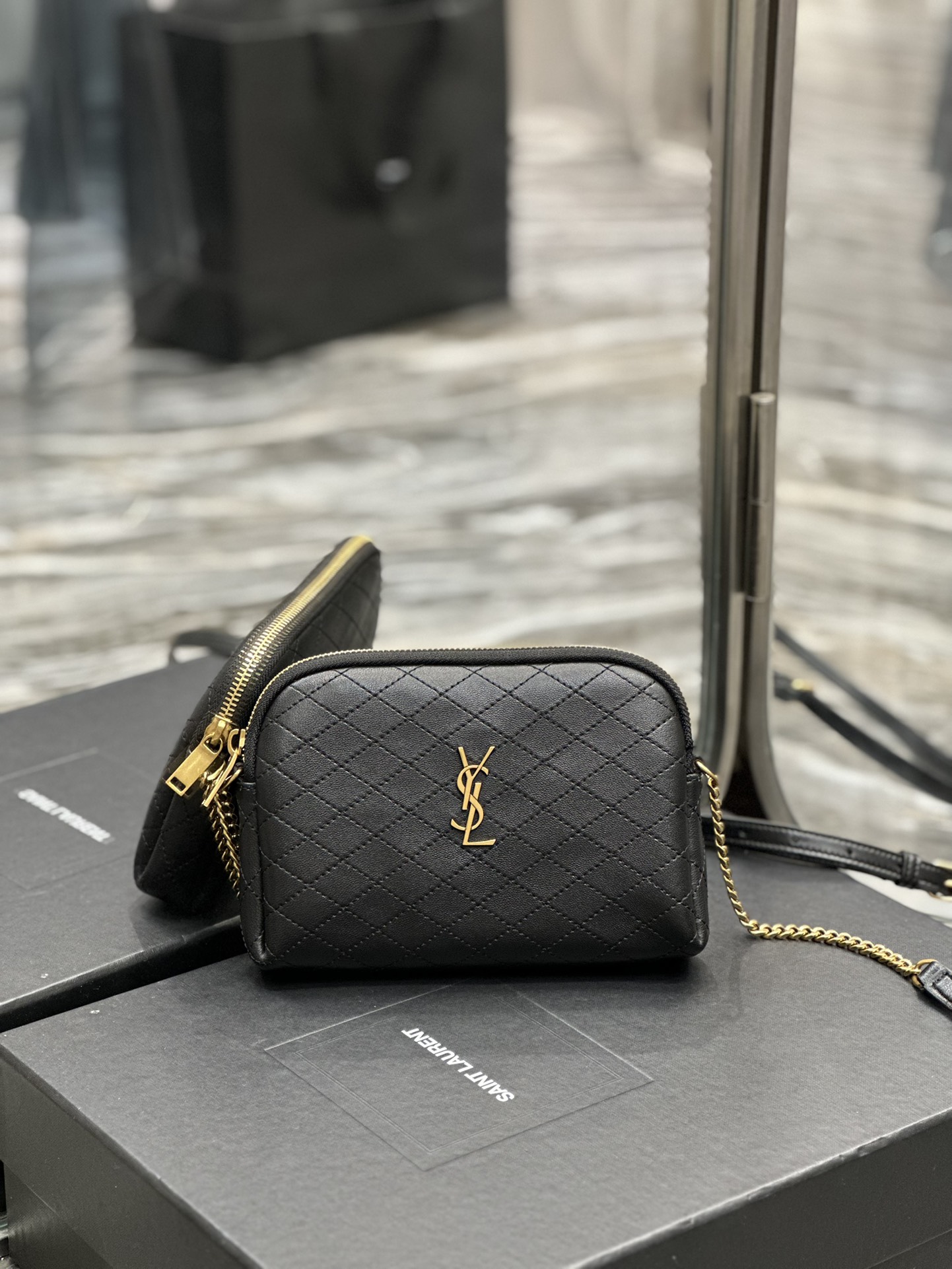 Handbags SAINT LAURENT 733667 size 19x12.5x4 cm - vstockx
