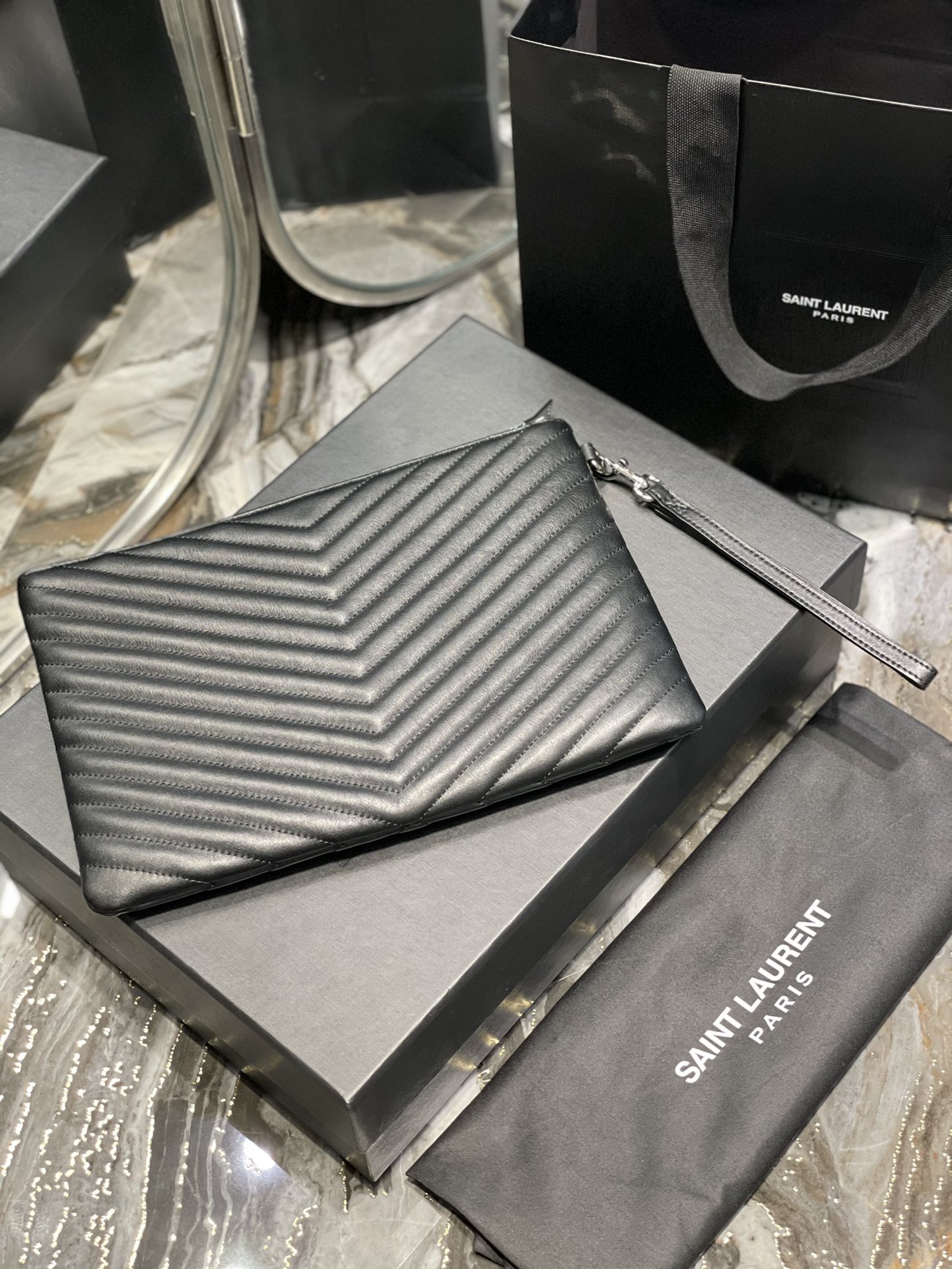 Handbags SAINT LAURENT 413444 size 30  21.5  2 cm - vstockx