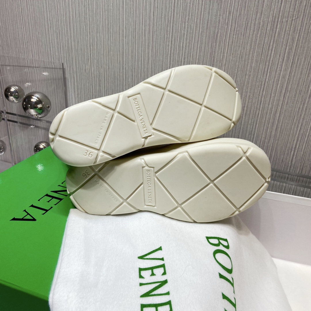 Bottega Veneta Boots 21 - vstockx