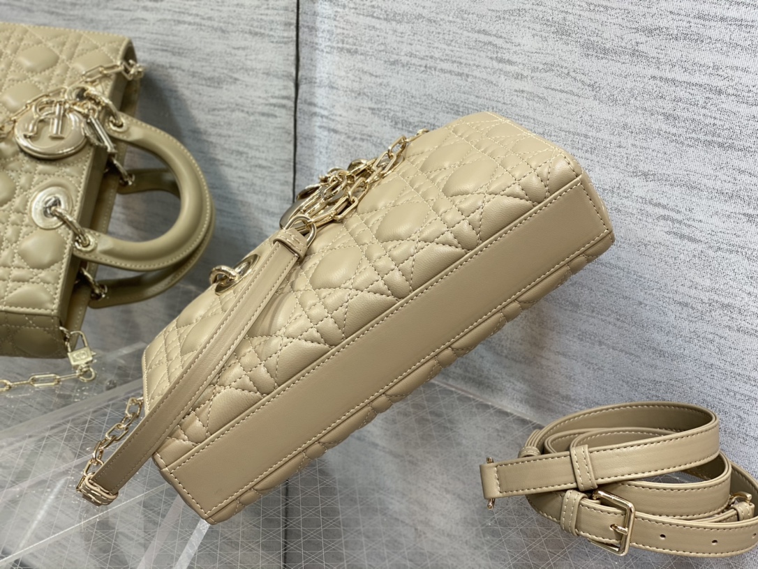 Handbag Dior size 26*6*14 cm - vstockx