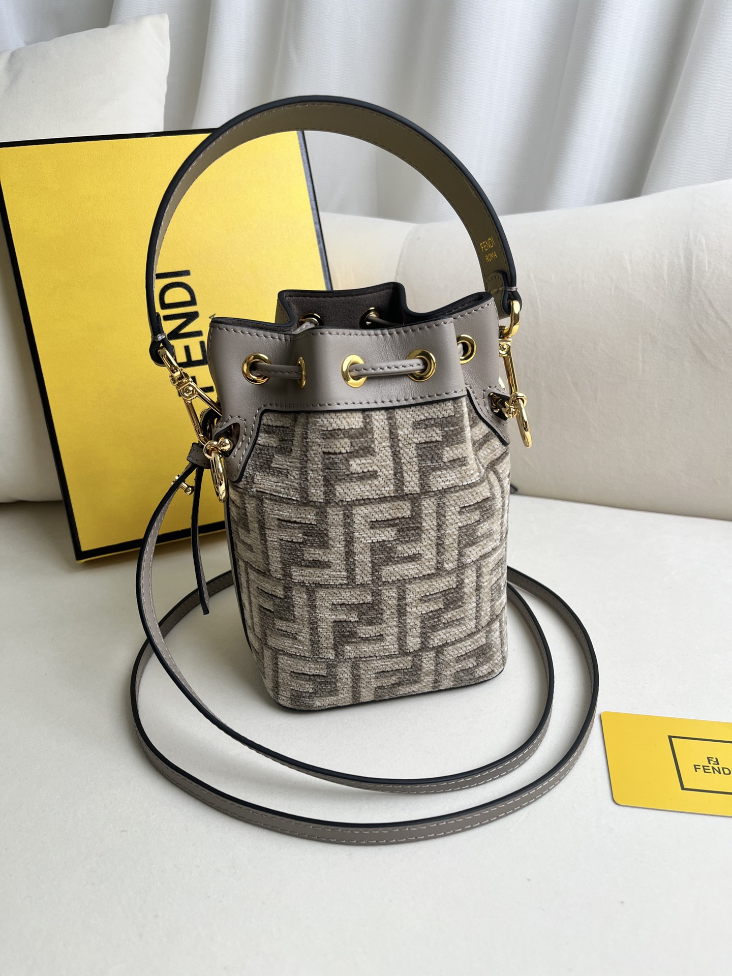 handbags FENDI 226 size:12*18*10cm - vstockx