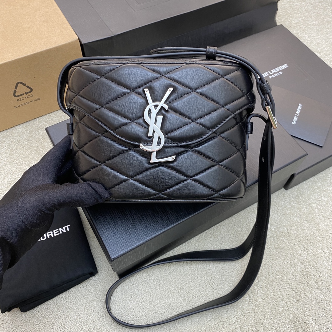 Handbags SAINT LAURENT 710080 size 19x15x8 cm - vstockx