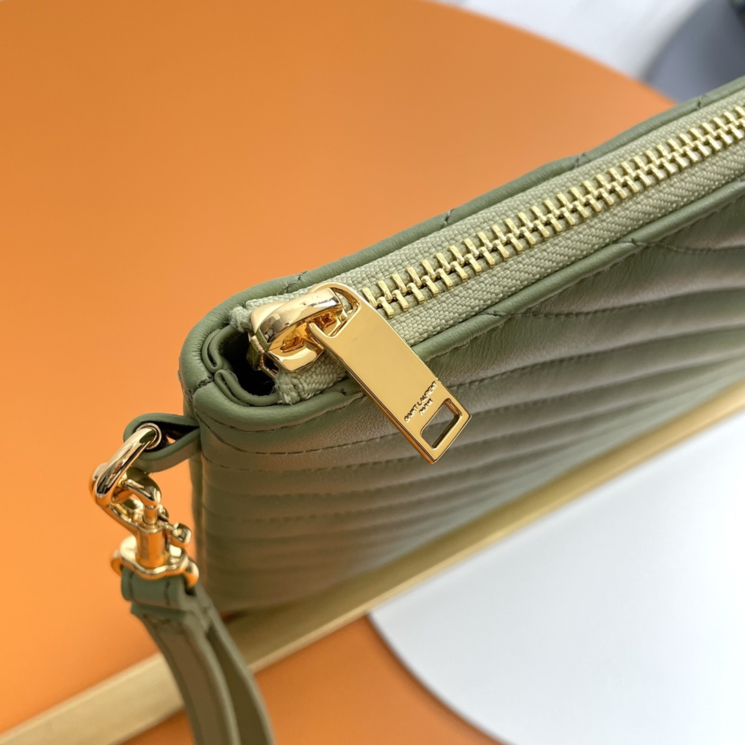 Handbags SAINT LAURENT 440222 size 36x24.5x2.5 cm - vstockx