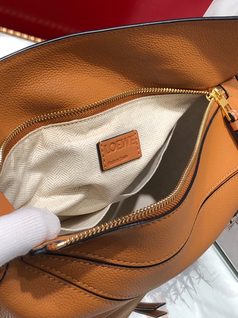 Handbags LOEWE Ykk size:29x18x12 cm - vstockx