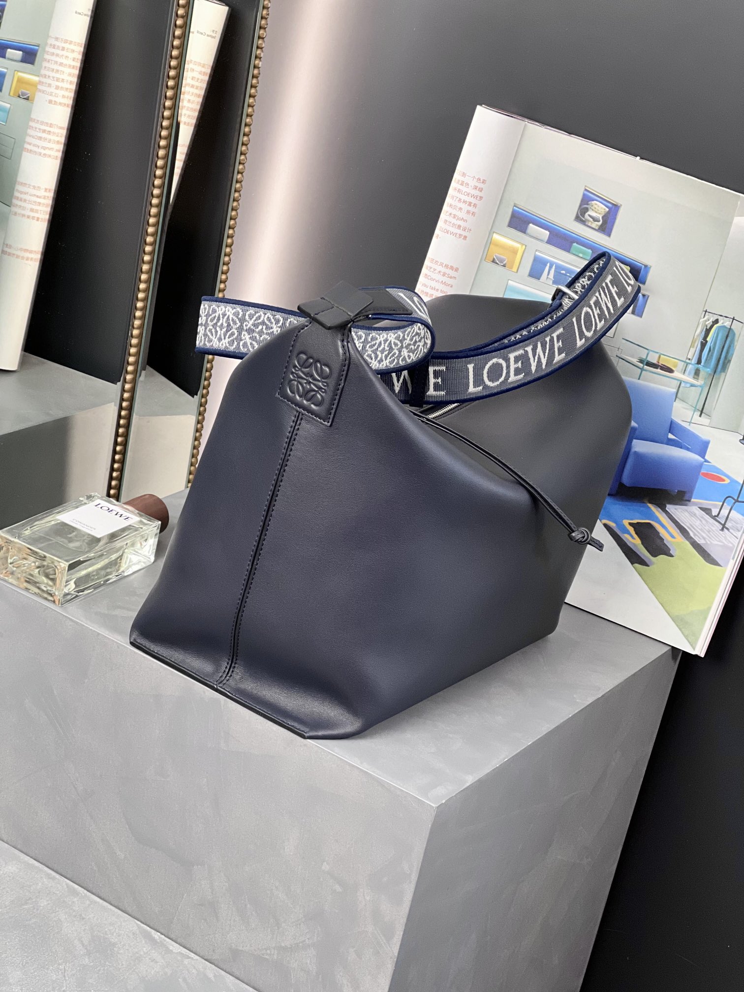 Handbags LOEWE  size:43-13.5-29 cm - vstockx