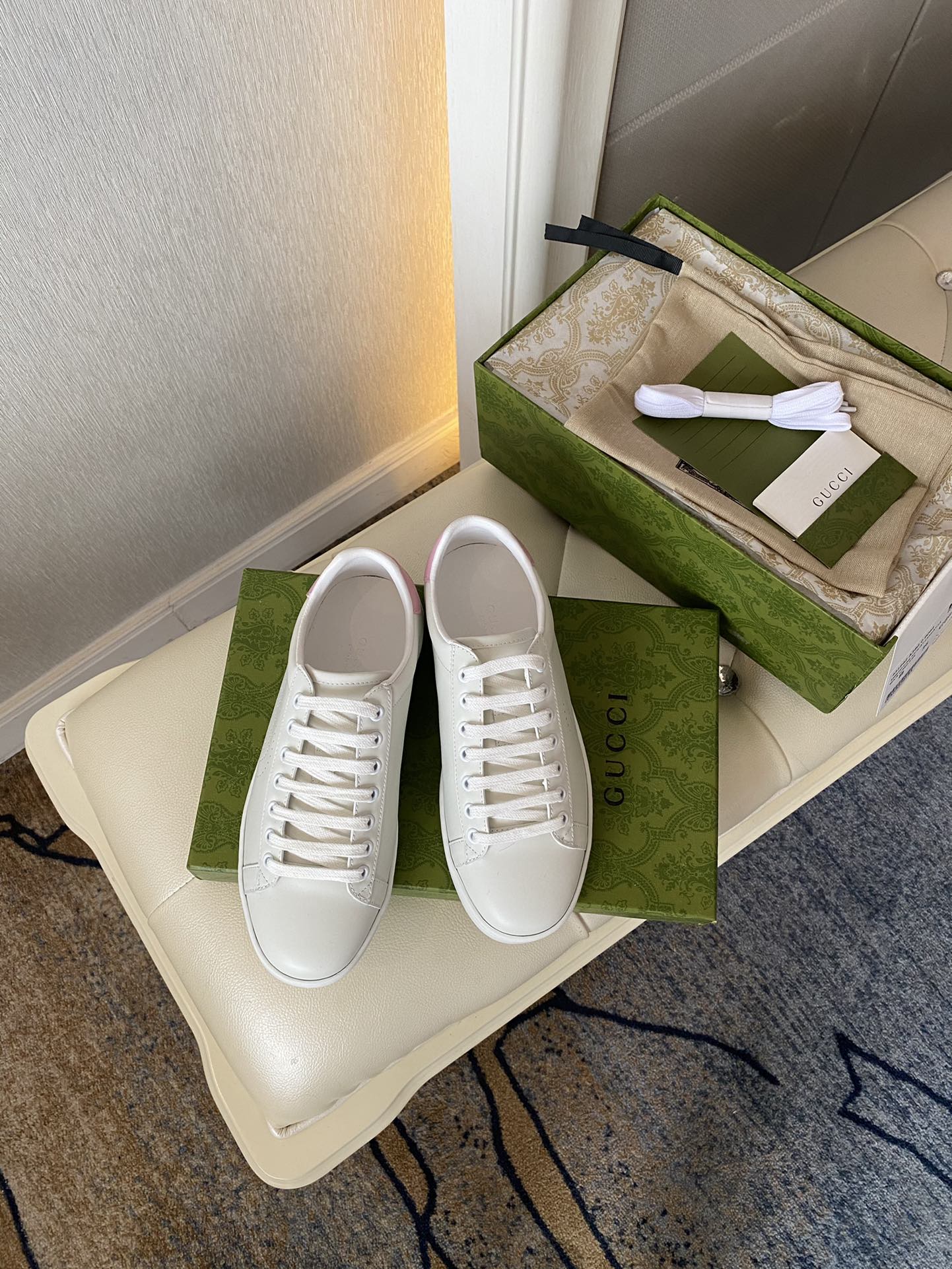 Gucci Women's Ace sneaker with bee sneaker 4 - vstockx