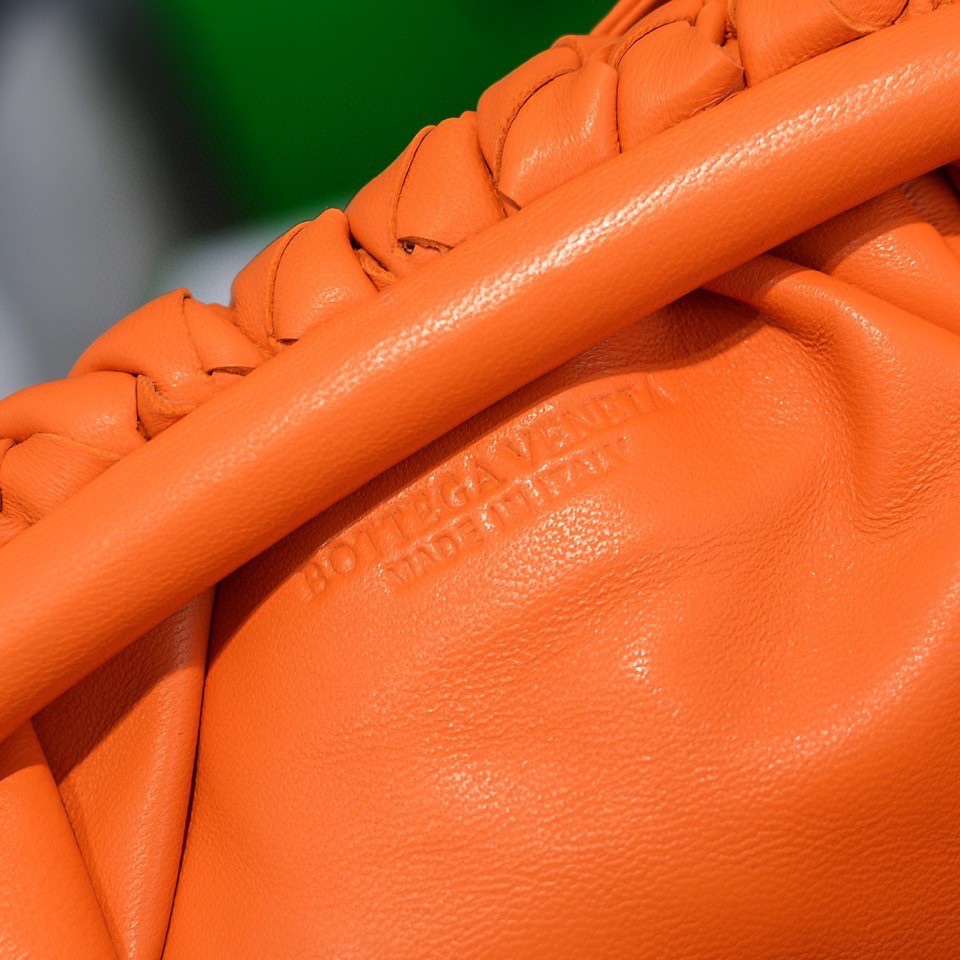 handbags Bottega Veneta The pouch size:23*13*8 - vstockx