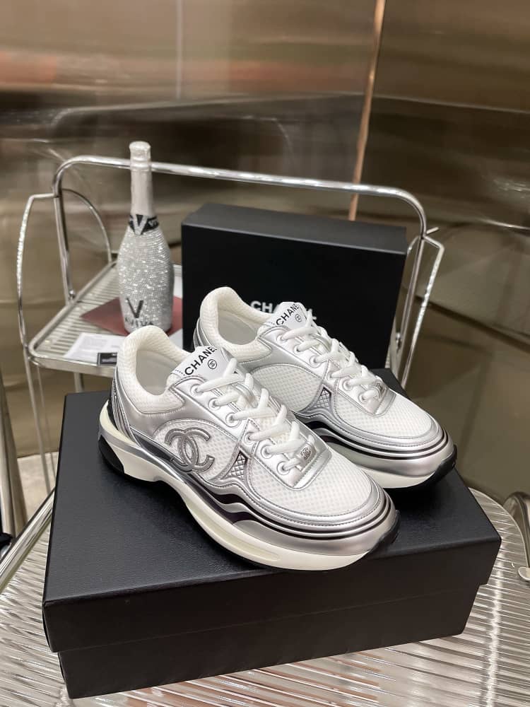 Chanel Wmns CC Logo Sneaker 'White Black' - vstockx