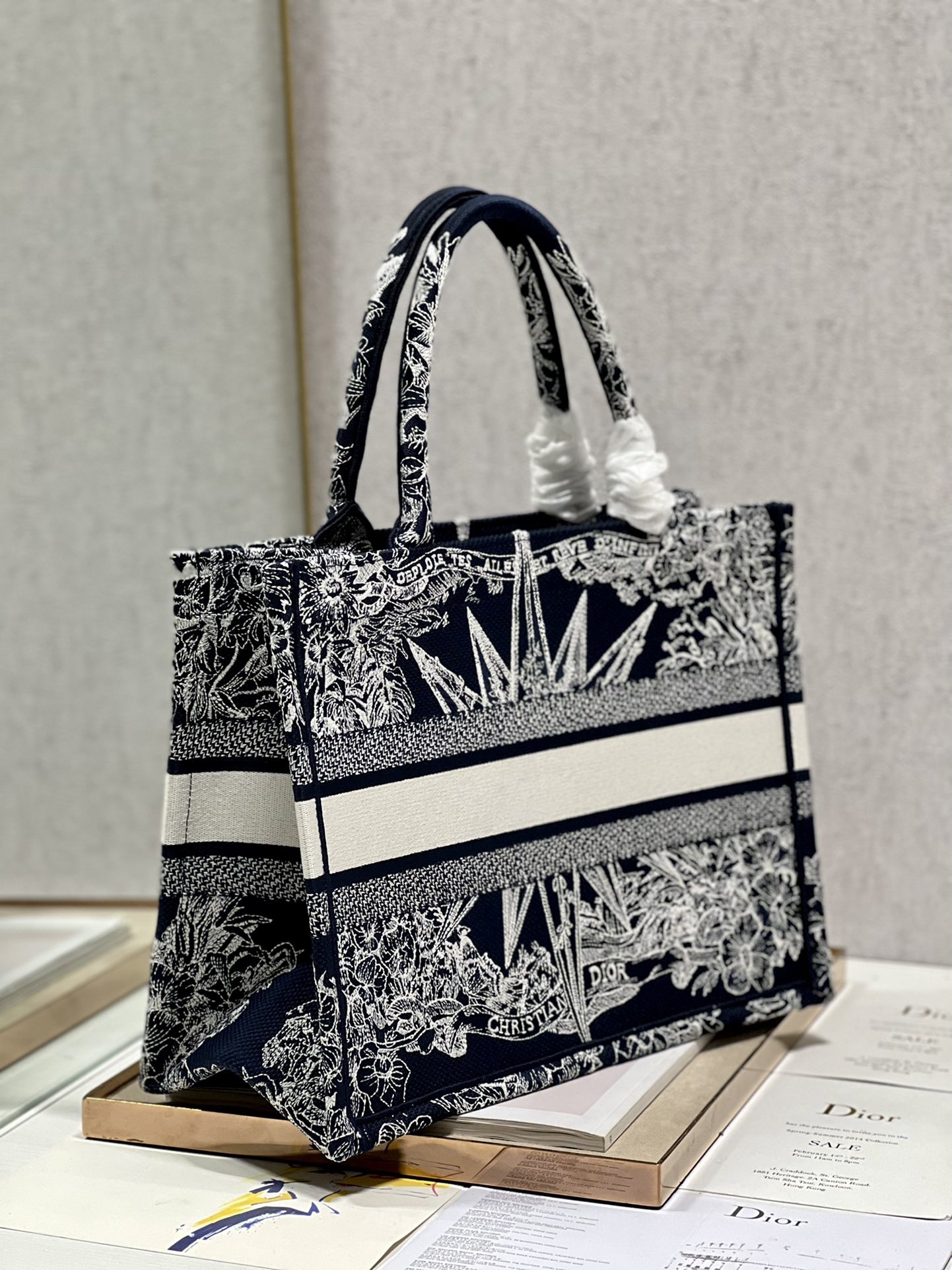 Handbag Dior 1286 size 36  28 cm - vstockx