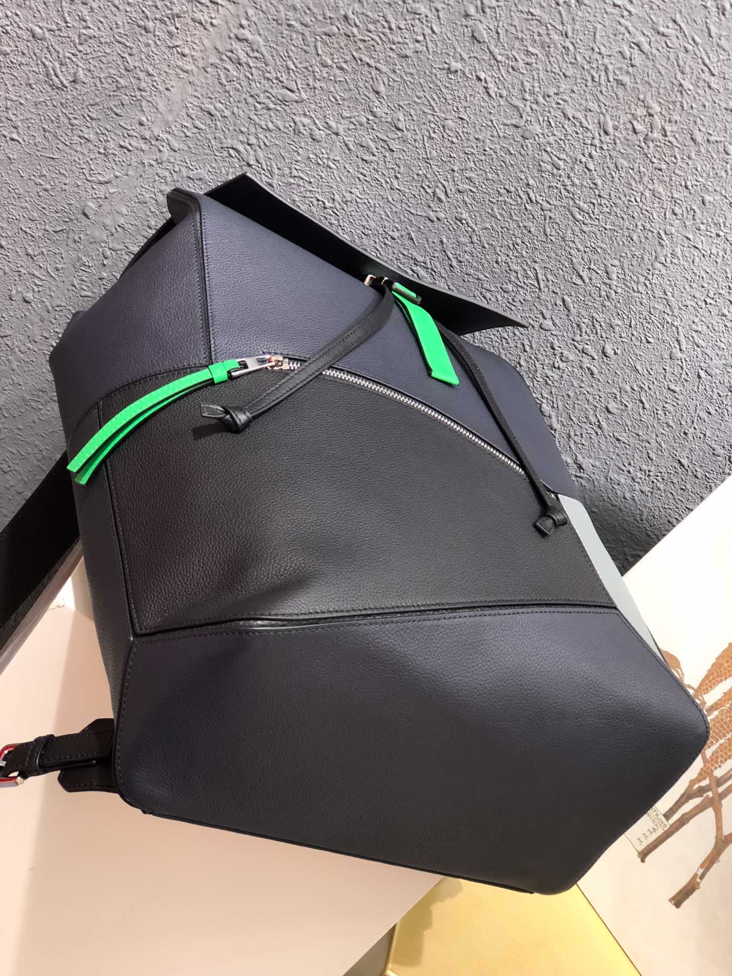 Handbags LOEWE ykk size:33x44.5x19 cm - vstockx