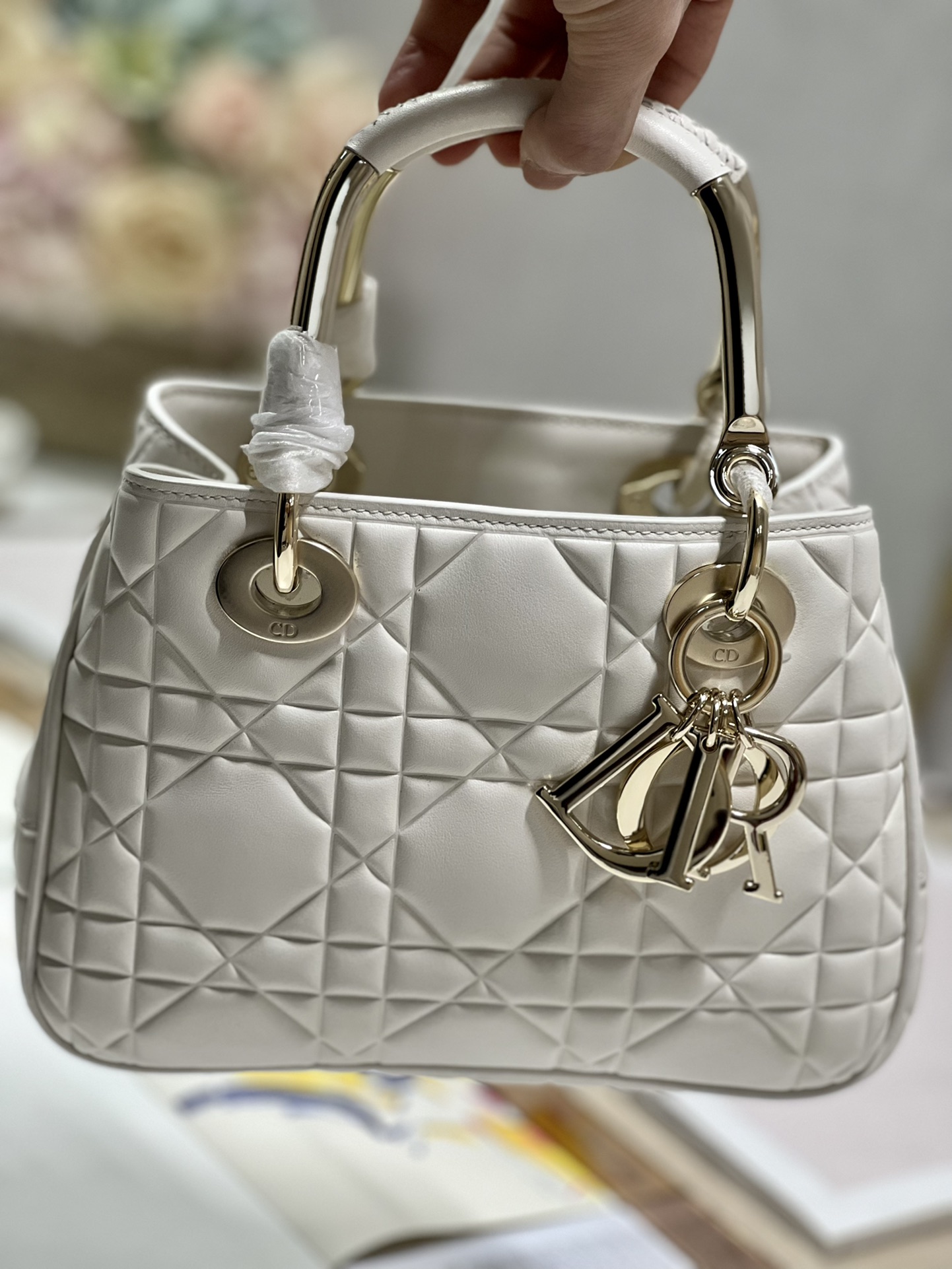 Handbag Dior 1202 size 23  26  8 cm - vstockx