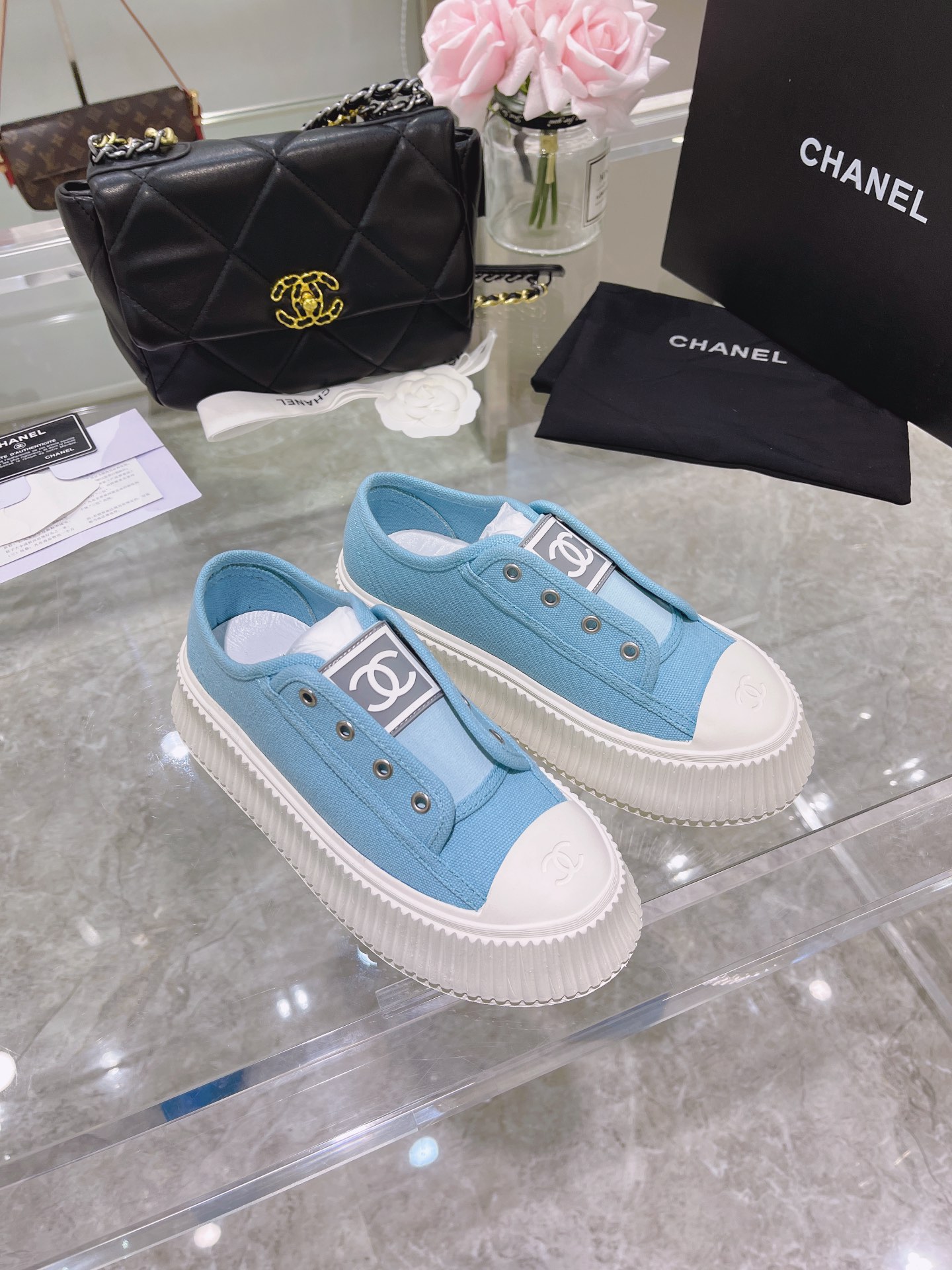Chanel Platform Sneaker 17 - vstockx