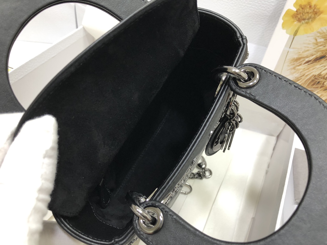 Handbag Dior M0505 size 17 x 15 x 7 cm - vstockx