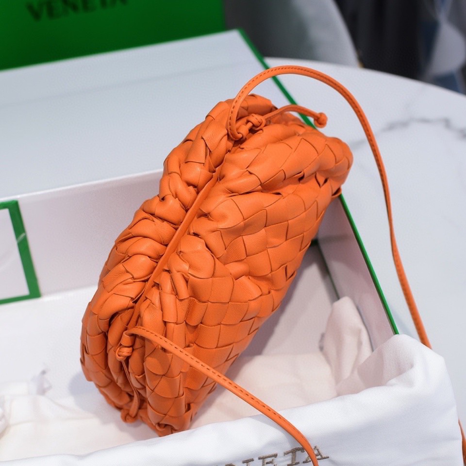 handbags Bottega Veneta The pouch size:23*13*8 - vstockx