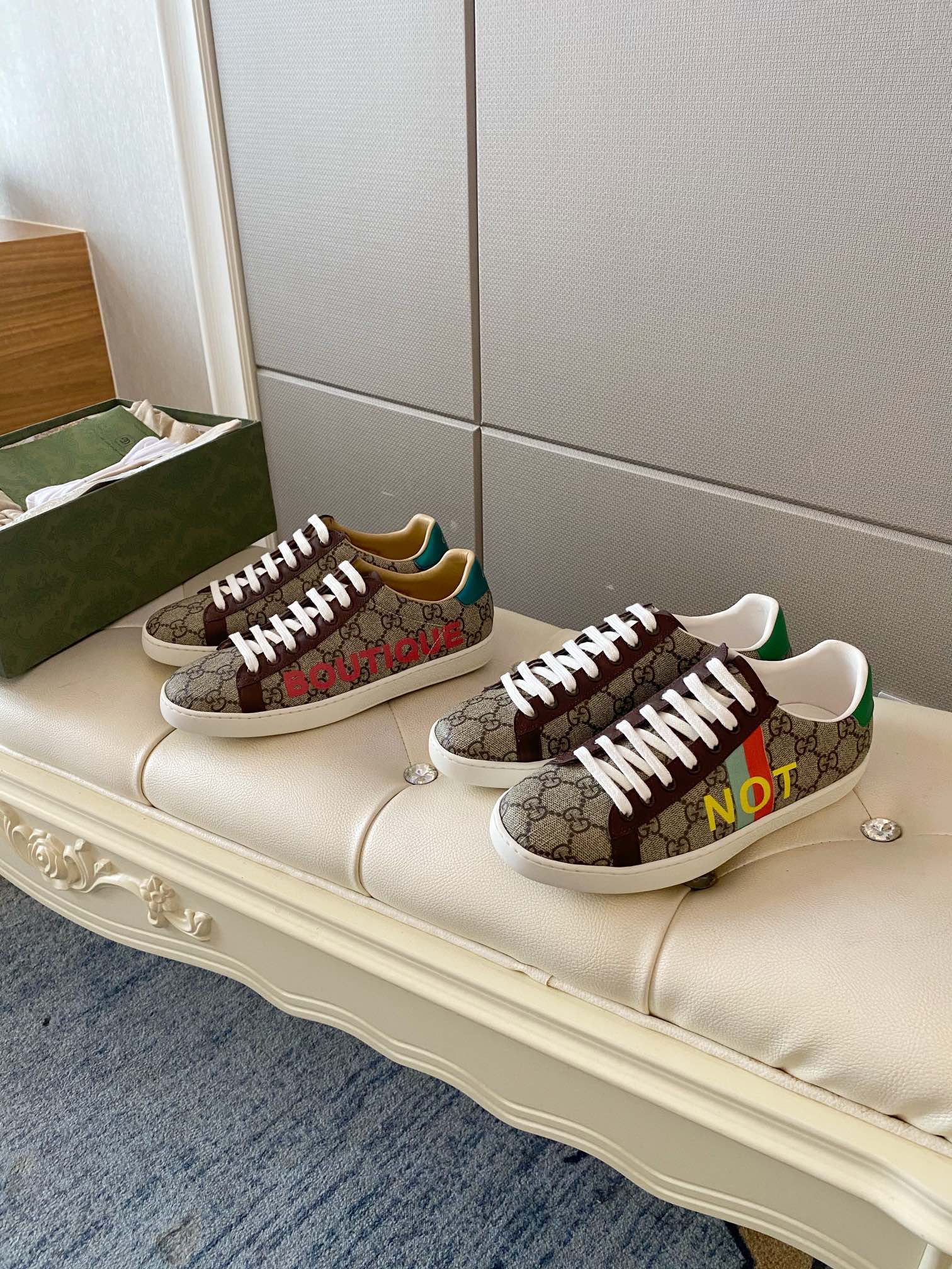 Gucci Women's Ace sneaker with bee sneaker 4 - vstockx