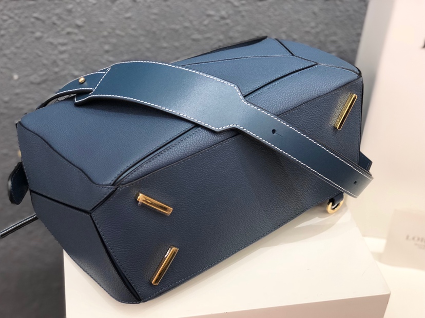 Handbags LOEWE Ykk size:29x18x12 cm - vstockx