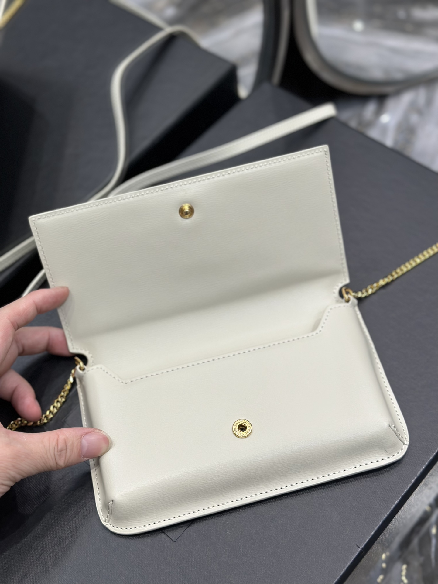 Handbags SAINT LAURENT 635095 size 18x11x2 cm - vstockx