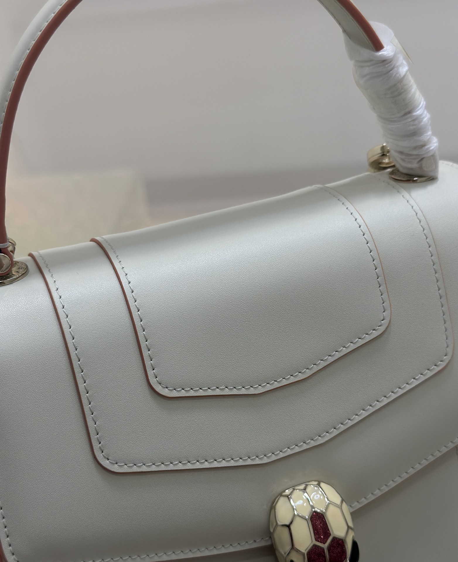 Handbags Bvlgari 38329 size:20*16*9 cm - vstockx