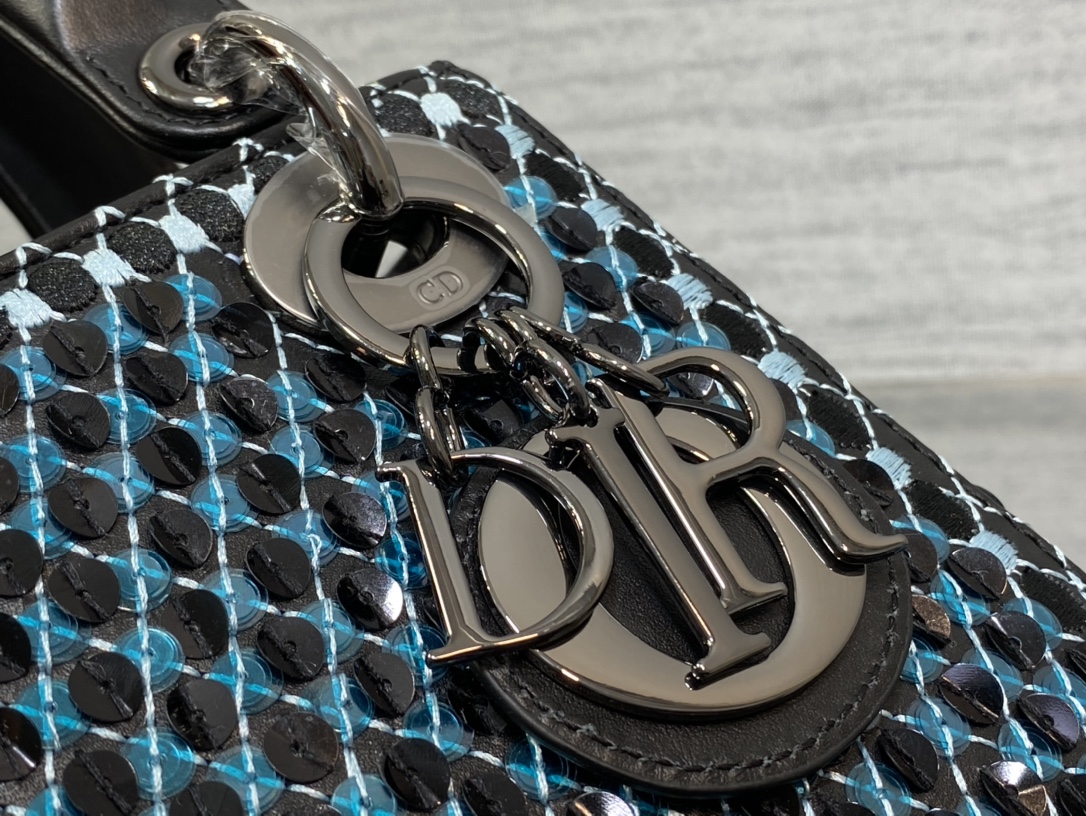 Handbag Dior size 17 cm - vstockx