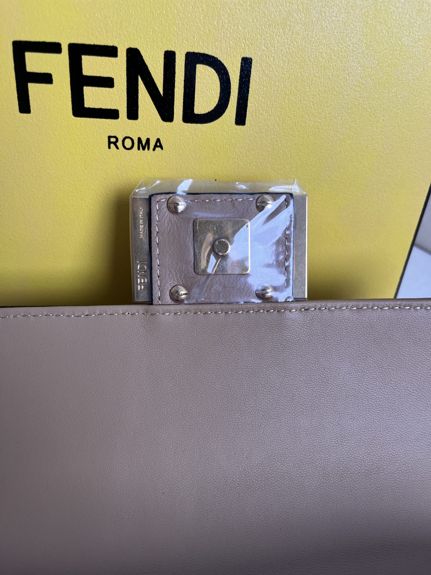 handbags FENDI 212 size:19*11.5*4cm - vstockx