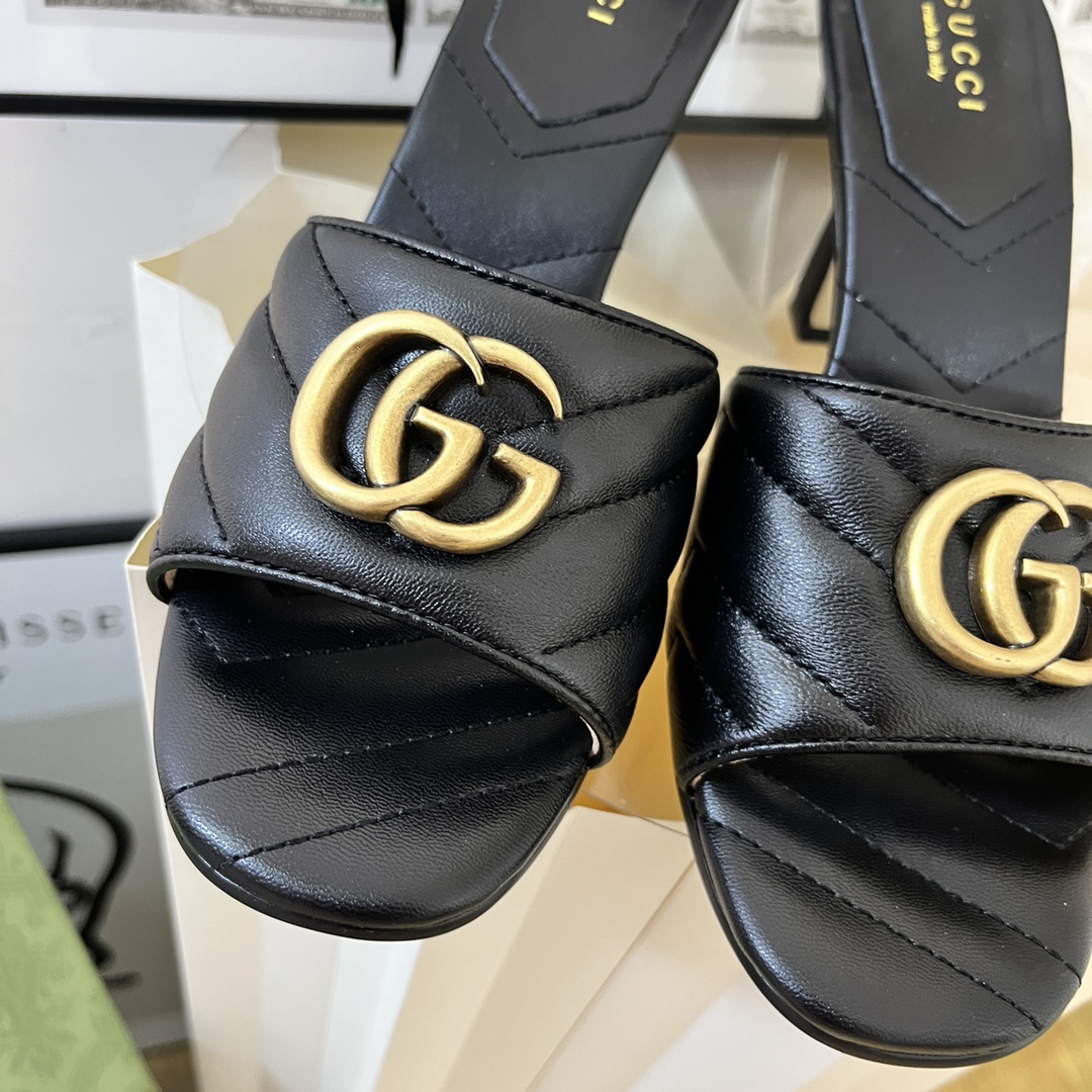Gucci Women's Double G slide sandal WOMEN 7 - vstockx