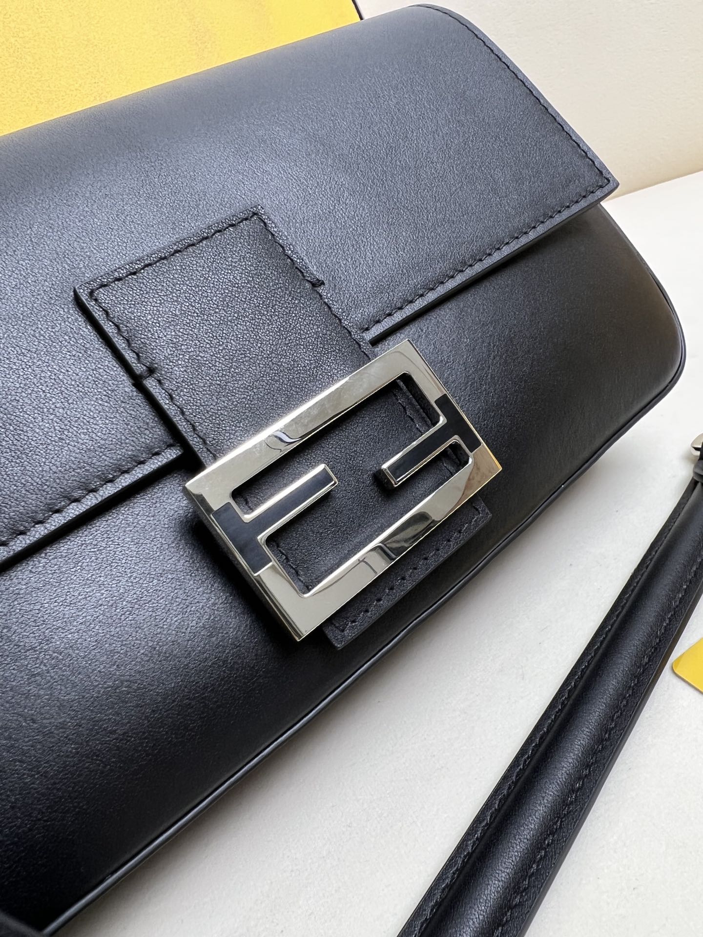 handbags FENDI 5012 size:26*5*15cm - vstockx