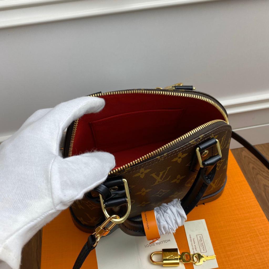 Handbag Louis Vuitton M53152 size 25*19*2cm Black - vstockx