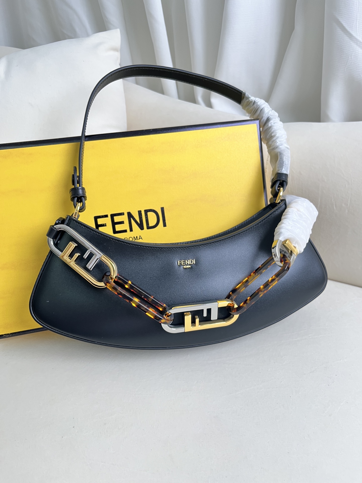 handbags FENDI 5007 size:11*32*5cm - vstockx