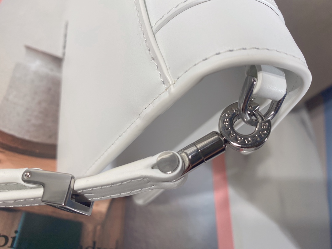 Handbags Bvlgari 292104950 size:22*15*4.5 cm - vstockx