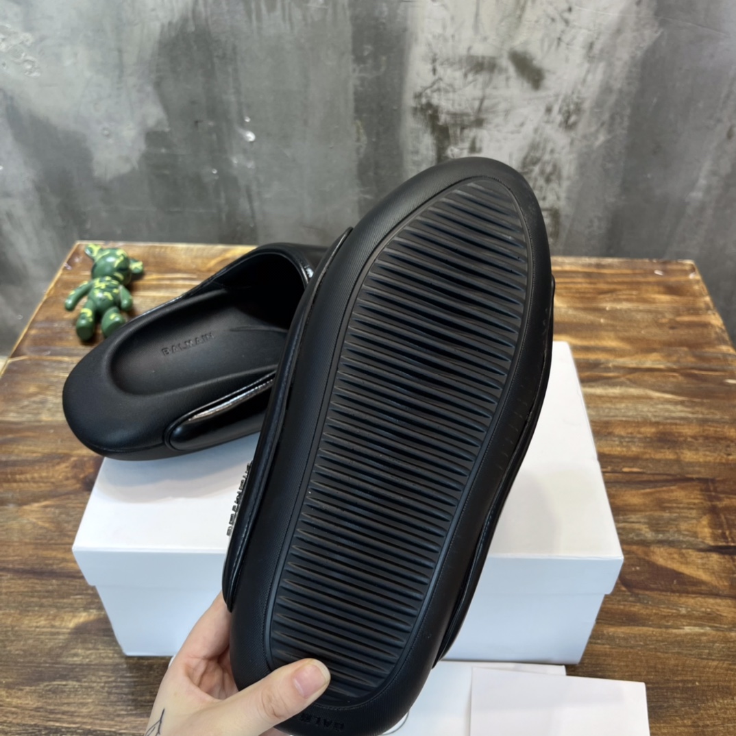 Balmain Quilted leather B-IT mules 11 - vstockx