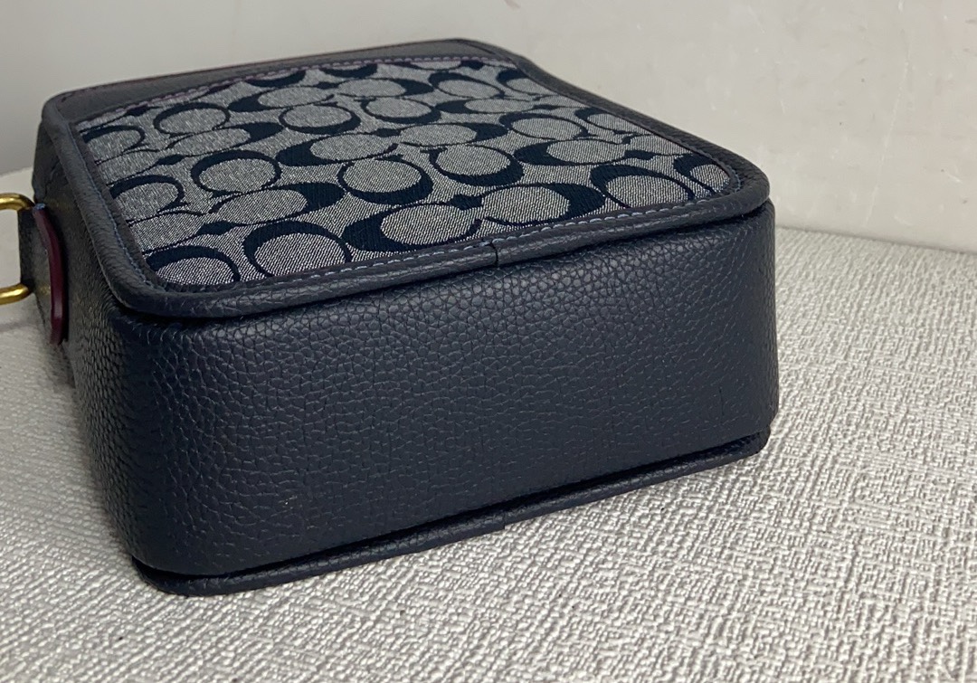 Handbags Coach CH060 size:16*21*6cm - vstockx