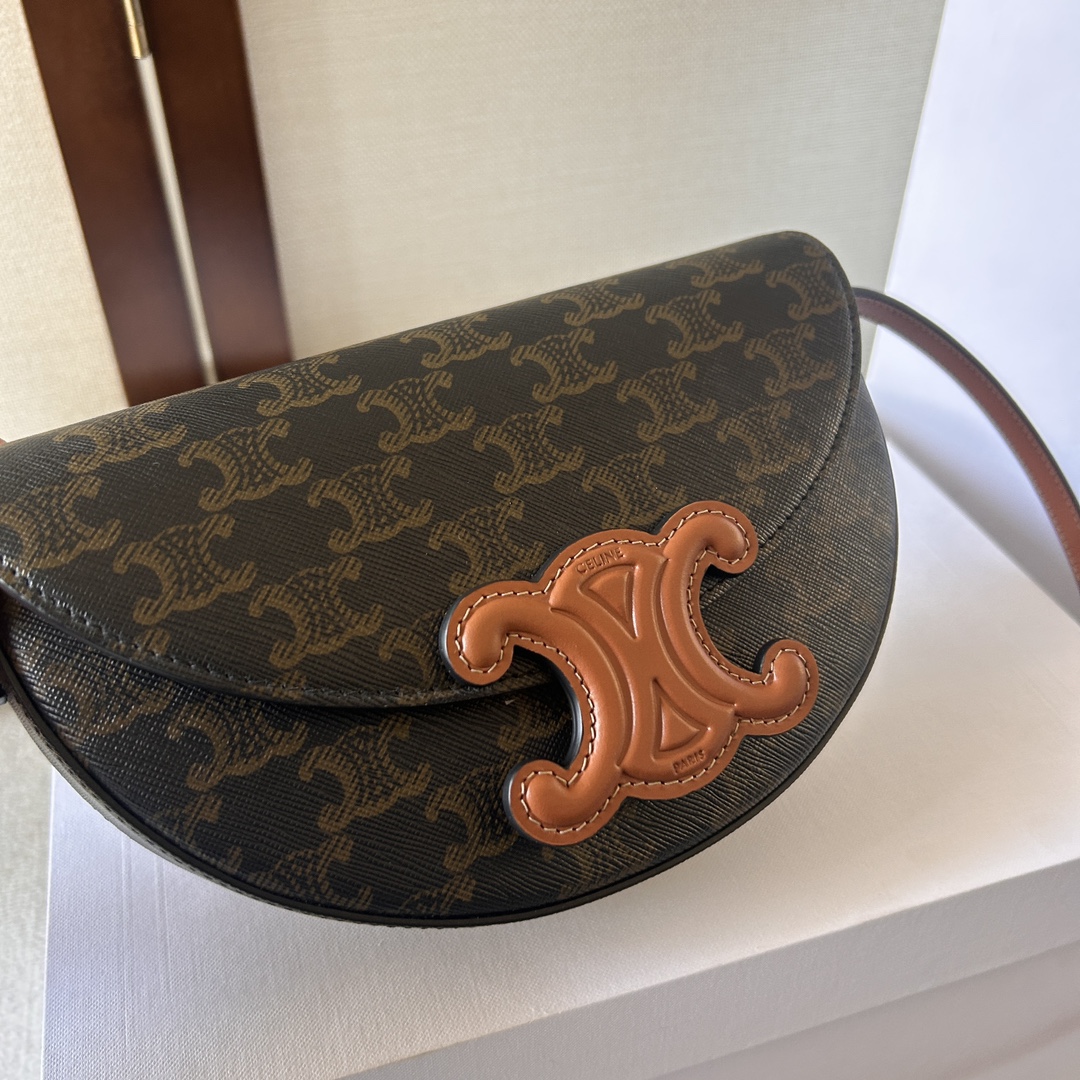 Handbags CELIN 111233. size:23  13.5  6cm - vstockx